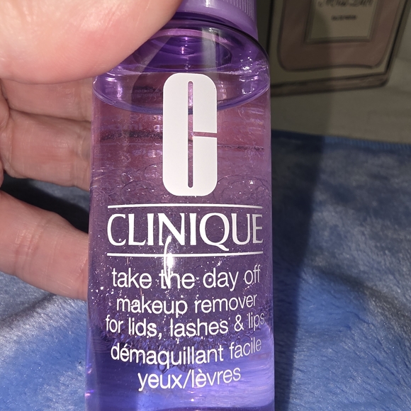 Clinique Take The Day Off Makeup Remover - Picture 2 of 3